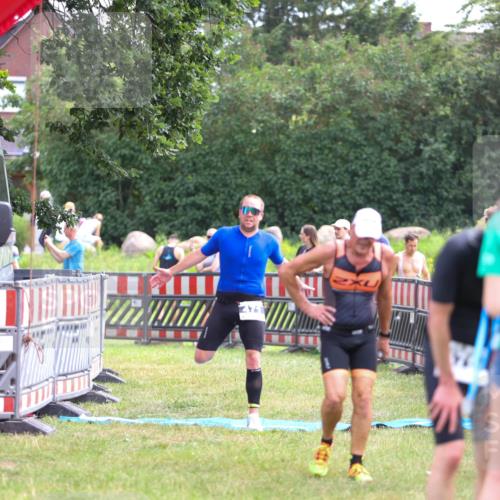 21.06.2026 - 29. Vierlanden-Triathlon Andreas Tolksdorf http://msf.ph/oto/9914400 21.06.2026 11:23:09 Ziel 443, 471 meine-sportfotos.de