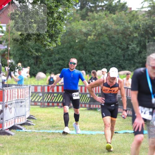 21.06.2026 - 29. Vierlanden-Triathlon Andreas Tolksdorf http://msf.ph/oto/9914403 21.06.2026 11:23:09 Ziel 443, 471 meine-sportfotos.de