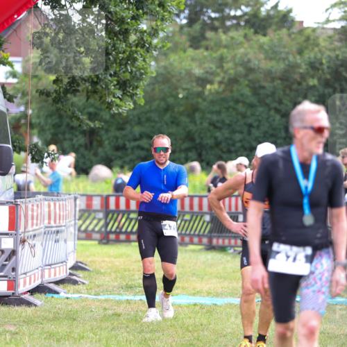 21.06.2026 - 29. Vierlanden-Triathlon Andreas Tolksdorf http://msf.ph/oto/9914406 21.06.2026 11:23:10 Ziel 443, 471, 625 meine-sportfotos.de
