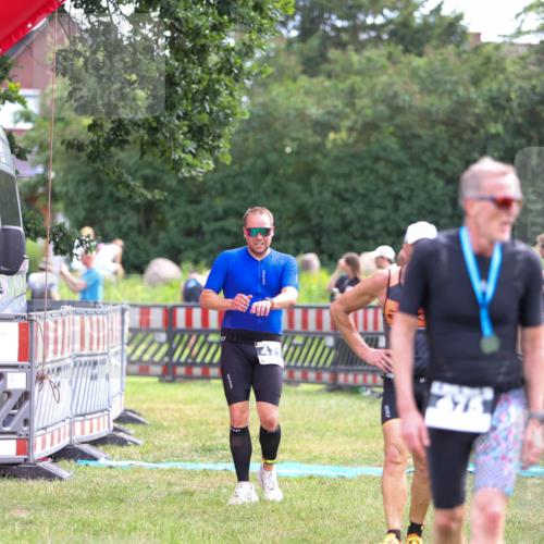 21.06.2026 - 29. Vierlanden-Triathlon Andreas Tolksdorf http://msf.ph/oto/9914407 21.06.2026 11:23:11 Ziel 443, 471, 625 meine-sportfotos.de