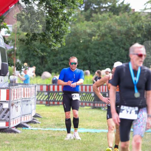 21.06.2026 - 29. Vierlanden-Triathlon Andreas Tolksdorf http://msf.ph/oto/9914408 21.06.2026 11:23:11 Ziel 443, 471, 625 meine-sportfotos.de