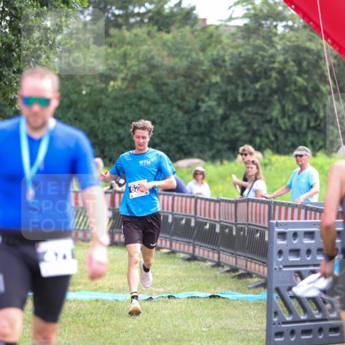 21.06.2026 - 29. Vierlanden-Triathlon Andreas Tolksdorf http://msf.ph/oto/9914412 21.06.2026 11:23:21 Ziel 625 meine-sportfotos.de