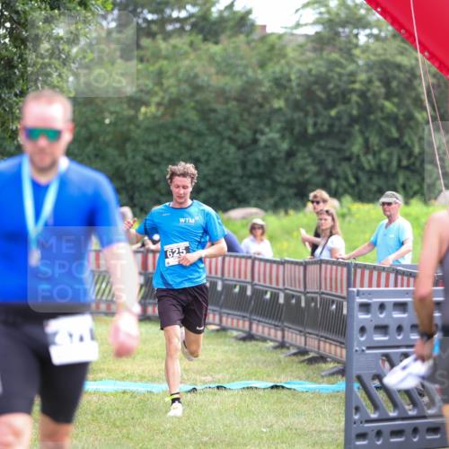 21.06.2026 - 29. Vierlanden-Triathlon Andreas Tolksdorf http://msf.ph/oto/9914413 21.06.2026 11:23:21 Ziel 625 meine-sportfotos.de