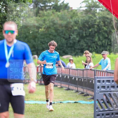 21.06.2026 - 29. Vierlanden-Triathlon Andreas Tolksdorf http://msf.ph/oto/9914418 21.06.2026 11:23:21 Ziel 625 meine-sportfotos.de