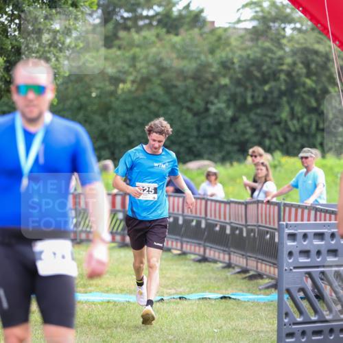 21.06.2026 - 29. Vierlanden-Triathlon Andreas Tolksdorf http://msf.ph/oto/9914419 21.06.2026 11:23:21 Ziel 625 meine-sportfotos.de