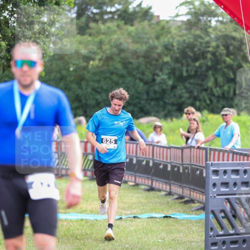 21.06.2026 - 29. Vierlanden-Triathlon Andreas Tolksdorf http://msf.ph/oto/9914420 21.06.2026 11:23:21 Ziel 625 meine-sportfotos.de