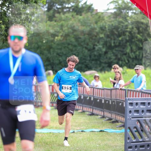 21.06.2026 - 29. Vierlanden-Triathlon Andreas Tolksdorf http://msf.ph/oto/9914421 21.06.2026 11:23:21 Ziel 625 meine-sportfotos.de
