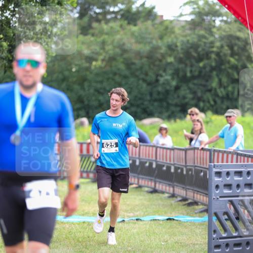 21.06.2026 - 29. Vierlanden-Triathlon Andreas Tolksdorf http://msf.ph/oto/9914424 21.06.2026 11:23:21 Ziel 625 meine-sportfotos.de