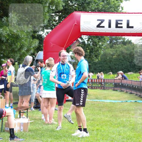 21.06.2026 - 29. Vierlanden-Triathlon Andreas Tolksdorf http://msf.ph/oto/9914432 21.06.2026 11:23:32 Ziel  meine-sportfotos.de