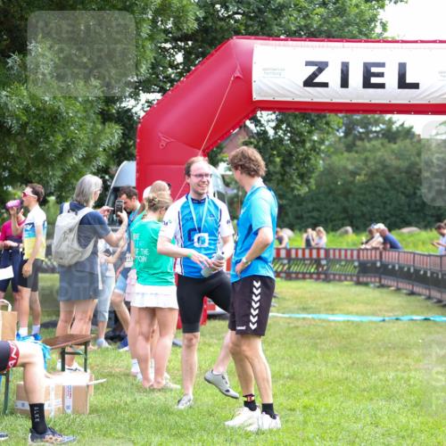 21.06.2026 - 29. Vierlanden-Triathlon Andreas Tolksdorf http://msf.ph/oto/9914433 21.06.2026 11:23:32 Ziel  meine-sportfotos.de
