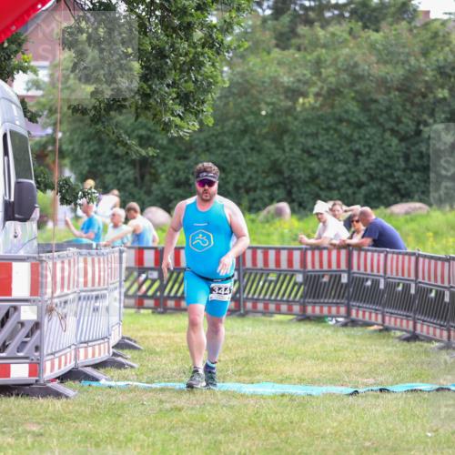 21.06.2026 - 29. Vierlanden-Triathlon Andreas Tolksdorf http://msf.ph/oto/9914443 21.06.2026 11:24:11 Ziel 344 meine-sportfotos.de