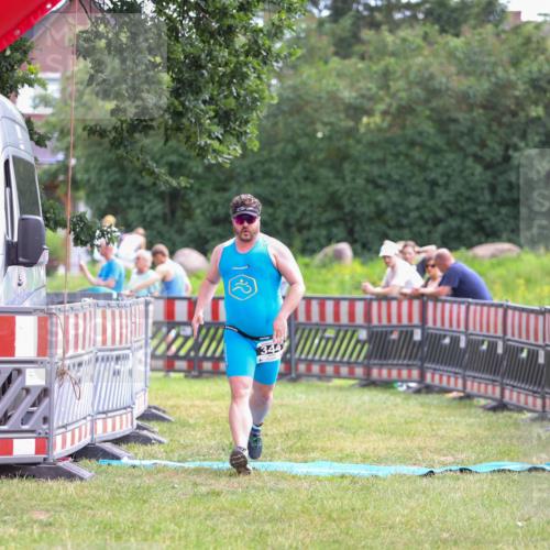 21.06.2026 - 29. Vierlanden-Triathlon Andreas Tolksdorf http://msf.ph/oto/9914444 21.06.2026 11:24:11 Ziel 344 meine-sportfotos.de