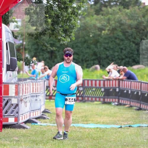 21.06.2026 - 29. Vierlanden-Triathlon Andreas Tolksdorf http://msf.ph/oto/9914448 21.06.2026 11:24:12 Ziel 344 meine-sportfotos.de