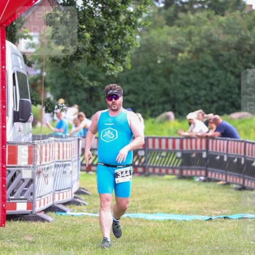 21.06.2026 - 29. Vierlanden-Triathlon Andreas Tolksdorf http://msf.ph/oto/9914451 21.06.2026 11:24:13 Ziel 344 meine-sportfotos.de