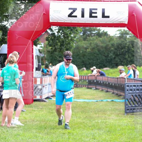 21.06.2026 - 29. Vierlanden-Triathlon Andreas Tolksdorf http://msf.ph/oto/9914454 21.06.2026 11:24:18 Ziel  meine-sportfotos.de