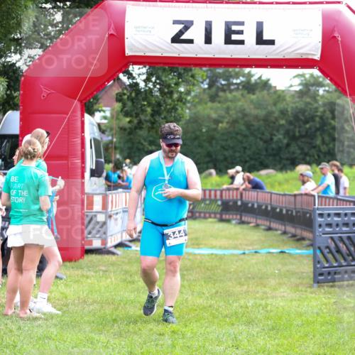 21.06.2026 - 29. Vierlanden-Triathlon Andreas Tolksdorf http://msf.ph/oto/9914456 21.06.2026 11:24:18 Ziel  meine-sportfotos.de
