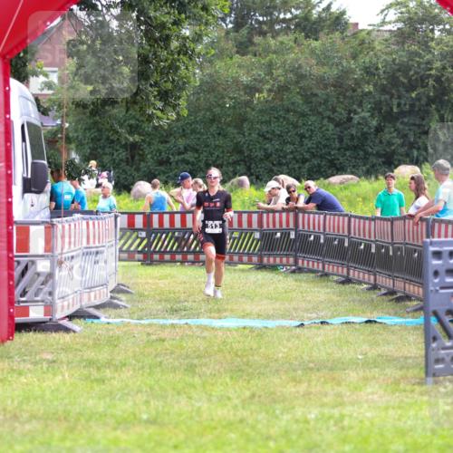 21.06.2026 - 29. Vierlanden-Triathlon Andreas Tolksdorf http://msf.ph/oto/9914461 21.06.2026 11:25:21 Ziel 513 meine-sportfotos.de