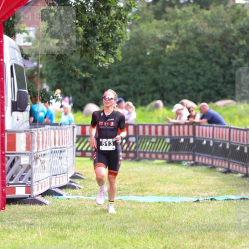 21.06.2026 - 29. Vierlanden-Triathlon Andreas Tolksdorf http://msf.ph/oto/9914471 21.06.2026 11:25:23 Ziel 513 meine-sportfotos.de