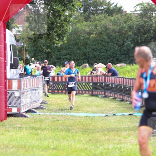 21.06.2026 - 29. Vierlanden-Triathlon Andreas Tolksdorf http://msf.ph/oto/9914486 21.06.2026 11:25:38 Ziel 357, 359, 393, 584, 603 meine-sportfotos.de
