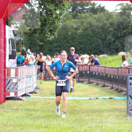 21.06.2026 - 29. Vierlanden-Triathlon Andreas Tolksdorf http://msf.ph/oto/9914500 21.06.2026 11:25:41 Ziel 357, 359, 393, 584, 603 meine-sportfotos.de