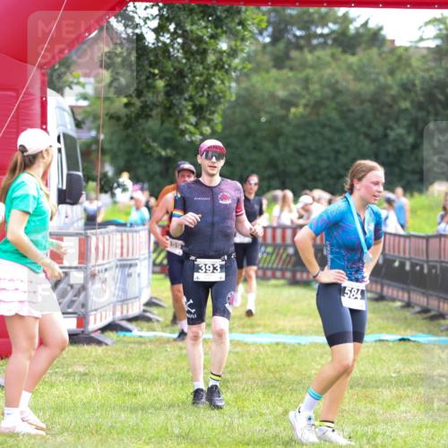 21.06.2026 - 29. Vierlanden-Triathlon Andreas Tolksdorf http://msf.ph/oto/9914501 21.06.2026 11:25:45 Ziel 357, 359, 393, 603 meine-sportfotos.de