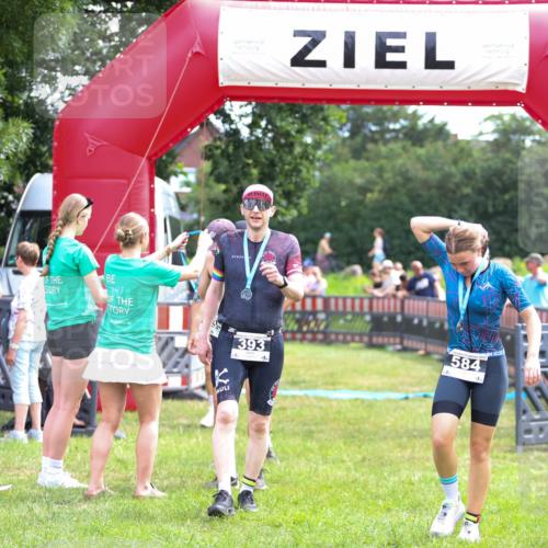 21.06.2026 - 29. Vierlanden-Triathlon Andreas Tolksdorf http://msf.ph/oto/9914513 21.06.2026 11:25:50 Ziel 357, 359, 603 meine-sportfotos.de