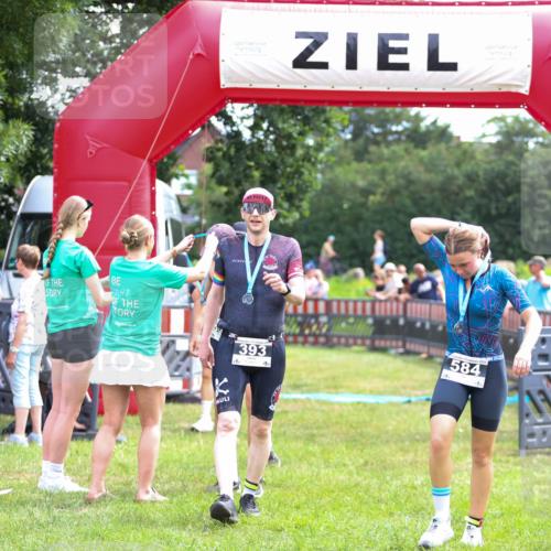 21.06.2026 - 29. Vierlanden-Triathlon Andreas Tolksdorf http://msf.ph/oto/9914514 21.06.2026 11:25:50 Ziel 357, 359, 603 meine-sportfotos.de