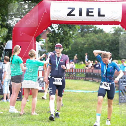 21.06.2026 - 29. Vierlanden-Triathlon Andreas Tolksdorf http://msf.ph/oto/9914515 21.06.2026 11:25:50 Ziel 357, 359, 603 meine-sportfotos.de