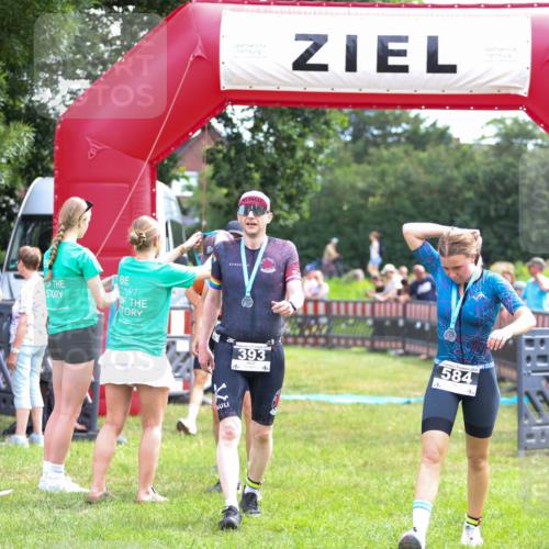 21.06.2026 - 29. Vierlanden-Triathlon Andreas Tolksdorf http://msf.ph/oto/9914516 21.06.2026 11:25:50 Ziel 357, 359, 603 meine-sportfotos.de