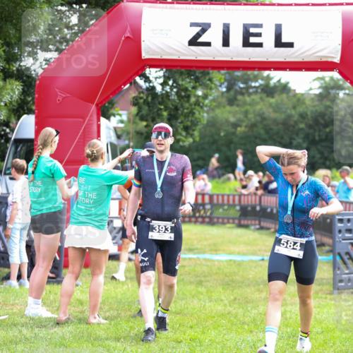 21.06.2026 - 29. Vierlanden-Triathlon Andreas Tolksdorf http://msf.ph/oto/9914517 21.06.2026 11:25:50 Ziel 357, 359, 603 meine-sportfotos.de
