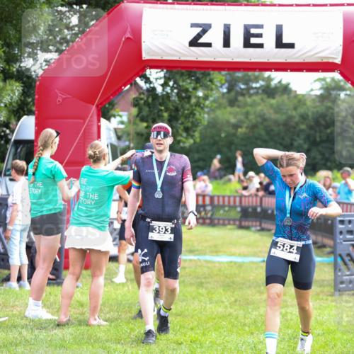 21.06.2026 - 29. Vierlanden-Triathlon Andreas Tolksdorf http://msf.ph/oto/9914518 21.06.2026 11:25:50 Ziel 357, 359, 603 meine-sportfotos.de