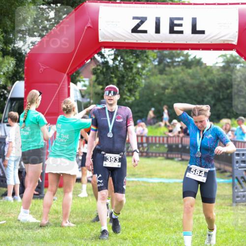 21.06.2026 - 29. Vierlanden-Triathlon Andreas Tolksdorf http://msf.ph/oto/9914519 21.06.2026 11:25:50 Ziel 357, 359, 603 meine-sportfotos.de