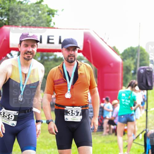 21.06.2026 - 29. Vierlanden-Triathlon Andreas Tolksdorf http://msf.ph/oto/9914524 21.06.2026 11:26:00 Ziel 477, 562 meine-sportfotos.de