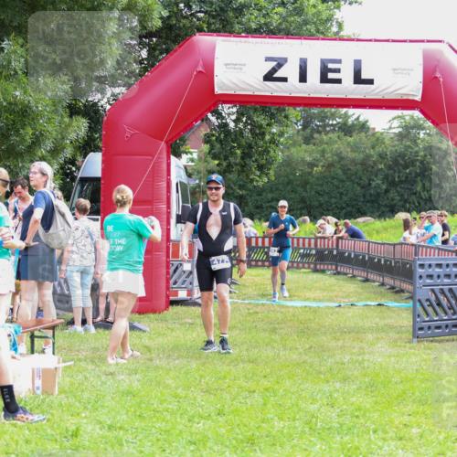 21.06.2026 - 29. Vierlanden-Triathlon Andreas Tolksdorf http://msf.ph/oto/9914541 21.06.2026 11:26:06 Ziel 477, 562 meine-sportfotos.de