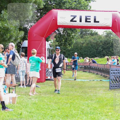 21.06.2026 - 29. Vierlanden-Triathlon Andreas Tolksdorf http://msf.ph/oto/9914543 21.06.2026 11:26:06 Ziel 477, 562 meine-sportfotos.de