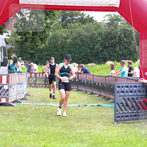 21.06.2026 - 29. Vierlanden-Triathlon Andreas Tolksdorf http://msf.ph/oto/9914545 21.06.2026 11:26:27 Ziel 496, 564, 1356 meine-sportfotos.de