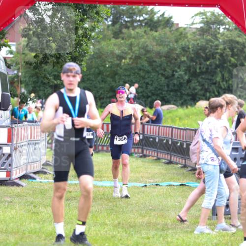 21.06.2026 - 29. Vierlanden-Triathlon Andreas Tolksdorf http://msf.ph/oto/9914570 21.06.2026 11:26:35 Ziel 536, 564, 1356 meine-sportfotos.de