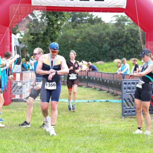 21.06.2026 - 29. Vierlanden-Triathlon Andreas Tolksdorf http://msf.ph/oto/9914584 21.06.2026 11:26:43 Ziel 526, 536 meine-sportfotos.de
