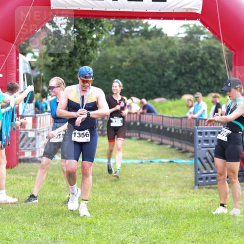 21.06.2026 - 29. Vierlanden-Triathlon Andreas Tolksdorf http://msf.ph/oto/9914585 21.06.2026 11:26:43 Ziel 526, 536 meine-sportfotos.de