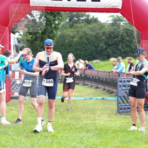 21.06.2026 - 29. Vierlanden-Triathlon Andreas Tolksdorf http://msf.ph/oto/9914587 21.06.2026 11:26:43 Ziel 526, 536 meine-sportfotos.de