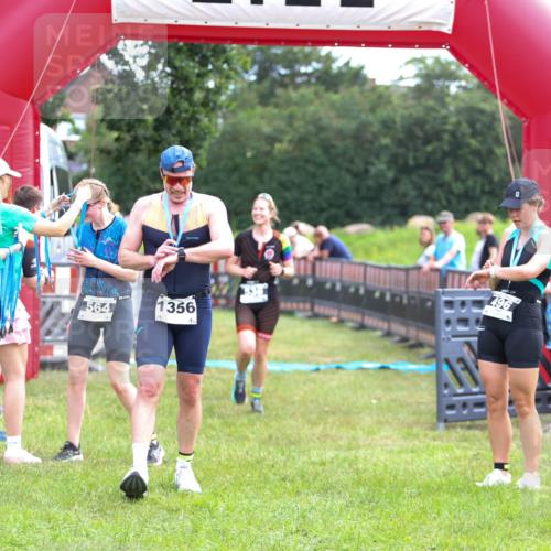 21.06.2026 - 29. Vierlanden-Triathlon Andreas Tolksdorf http://msf.ph/oto/9914588 21.06.2026 11:26:43 Ziel 526, 536 meine-sportfotos.de