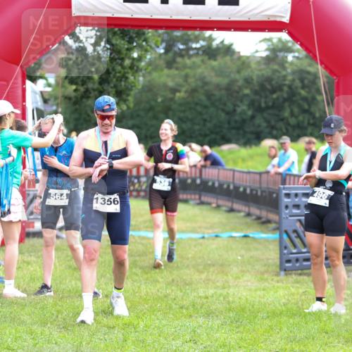 21.06.2026 - 29. Vierlanden-Triathlon Andreas Tolksdorf http://msf.ph/oto/9914590 21.06.2026 11:26:44 Ziel 526, 536 meine-sportfotos.de
