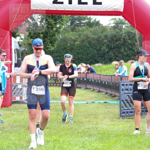 21.06.2026 - 29. Vierlanden-Triathlon Andreas Tolksdorf http://msf.ph/oto/9914594 21.06.2026 11:26:45 Ziel 480, 526, 536 meine-sportfotos.de