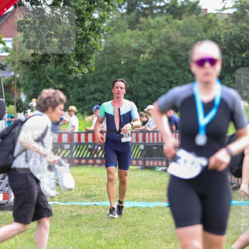 21.06.2026 - 29. Vierlanden-Triathlon Andreas Tolksdorf http://msf.ph/oto/9914630 21.06.2026 11:27:09 Ziel 353 meine-sportfotos.de