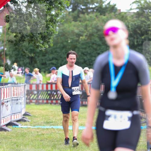 21.06.2026 - 29. Vierlanden-Triathlon Andreas Tolksdorf http://msf.ph/oto/9914636 21.06.2026 11:27:10 Ziel 353 meine-sportfotos.de
