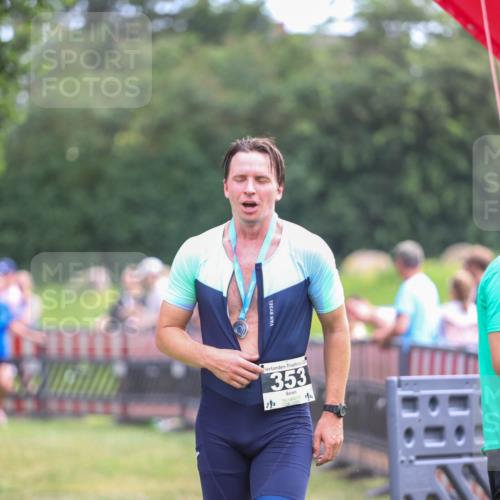 21.06.2026 - 29. Vierlanden-Triathlon Andreas Tolksdorf http://msf.ph/oto/9914643 21.06.2026 11:27:17 Ziel 442, 619 meine-sportfotos.de