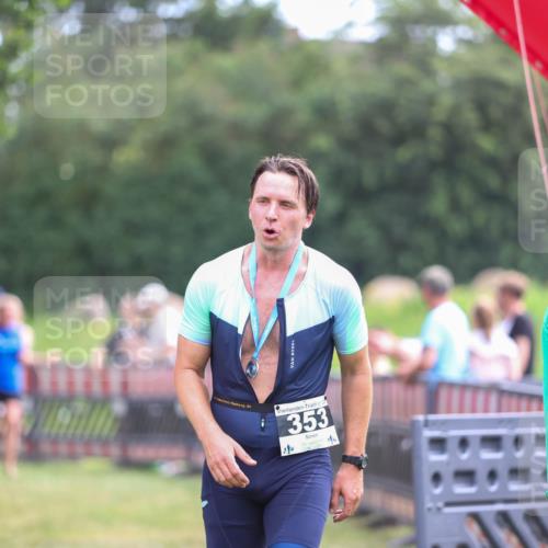 21.06.2026 - 29. Vierlanden-Triathlon Andreas Tolksdorf http://msf.ph/oto/9914645 21.06.2026 11:27:17 Ziel 442, 619 meine-sportfotos.de