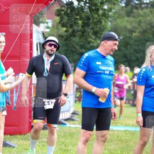 21.06.2026 - 29. Vierlanden-Triathlon Andreas Tolksdorf http://msf.ph/oto/9914672 21.06.2026 11:27:32 Ziel 521 meine-sportfotos.de