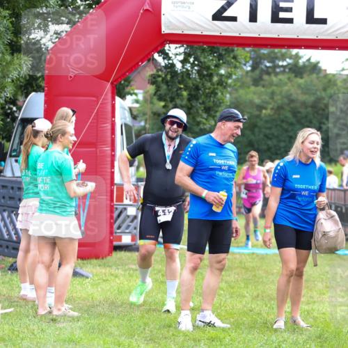 21.06.2026 - 29. Vierlanden-Triathlon Andreas Tolksdorf http://msf.ph/oto/9914675 21.06.2026 11:27:33 Ziel 521 meine-sportfotos.de
