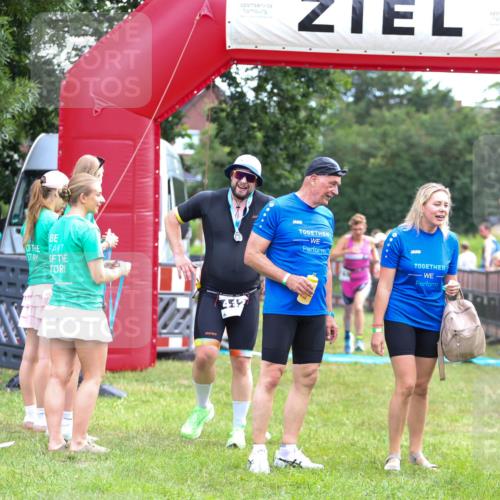 21.06.2026 - 29. Vierlanden-Triathlon Andreas Tolksdorf http://msf.ph/oto/9914676 21.06.2026 11:27:33 Ziel 521 meine-sportfotos.de